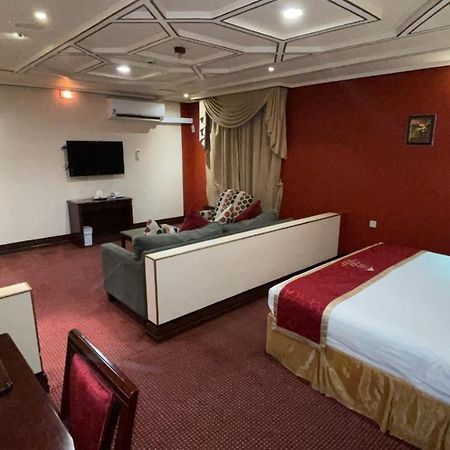 Al Mansour Grand Hotel Ḩafar al Bāţin エクステリア 写真