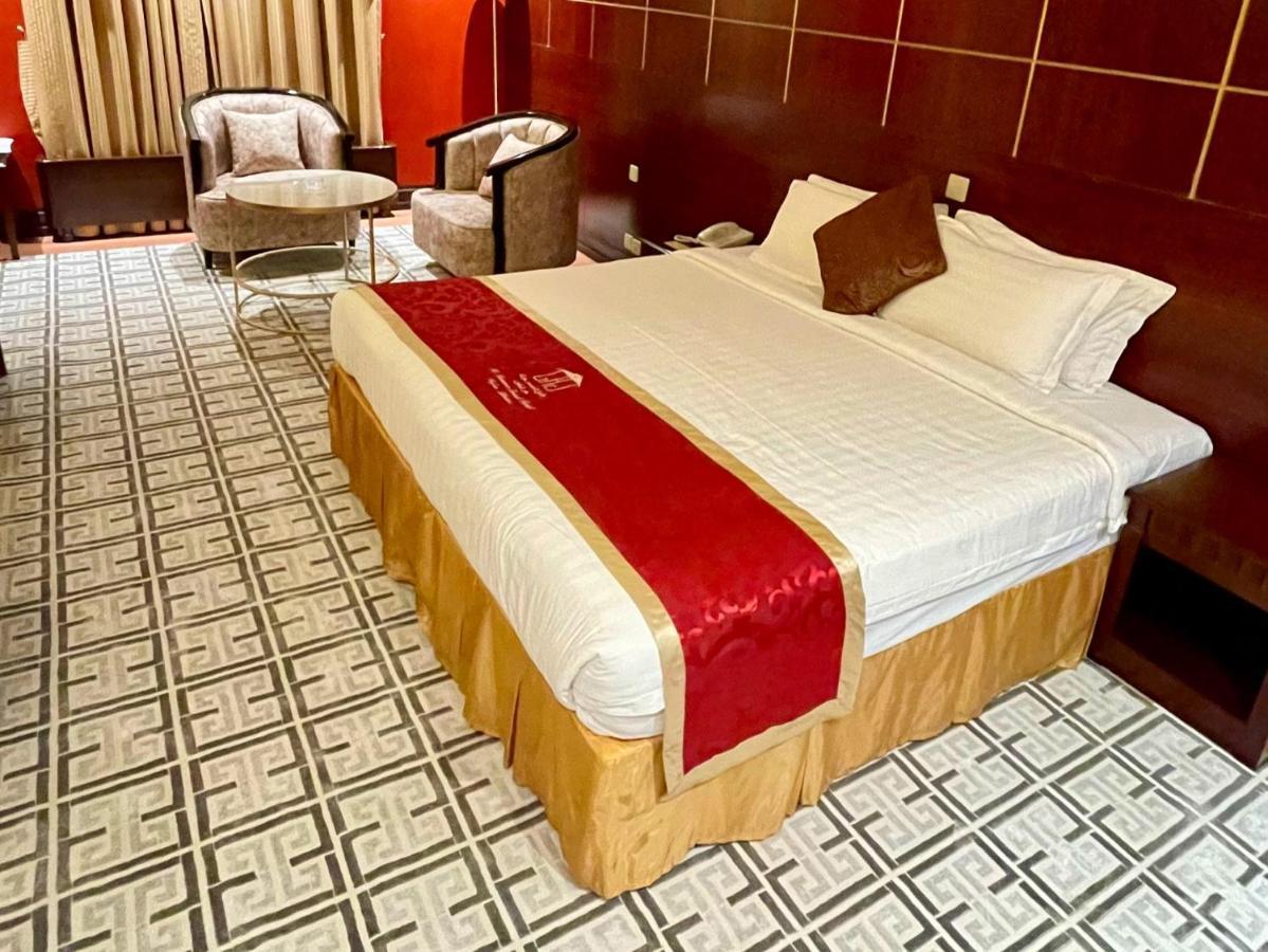 Al Mansour Grand Hotel Ḩafar al Bāţin エクステリア 写真