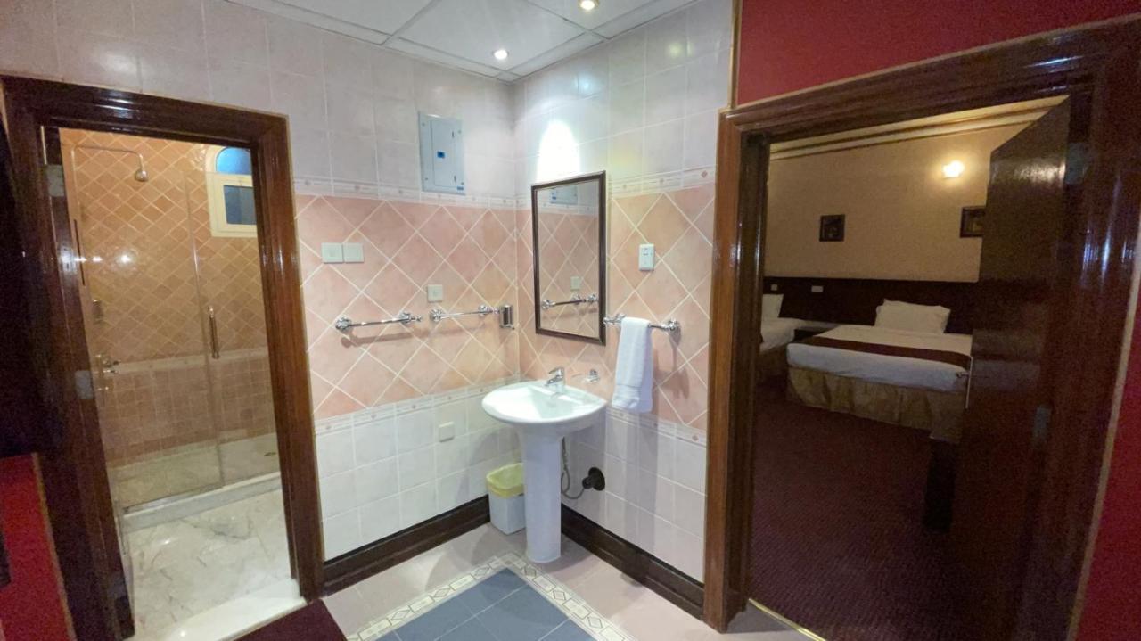 Al Mansour Grand Hotel Ḩafar al Bāţin エクステリア 写真