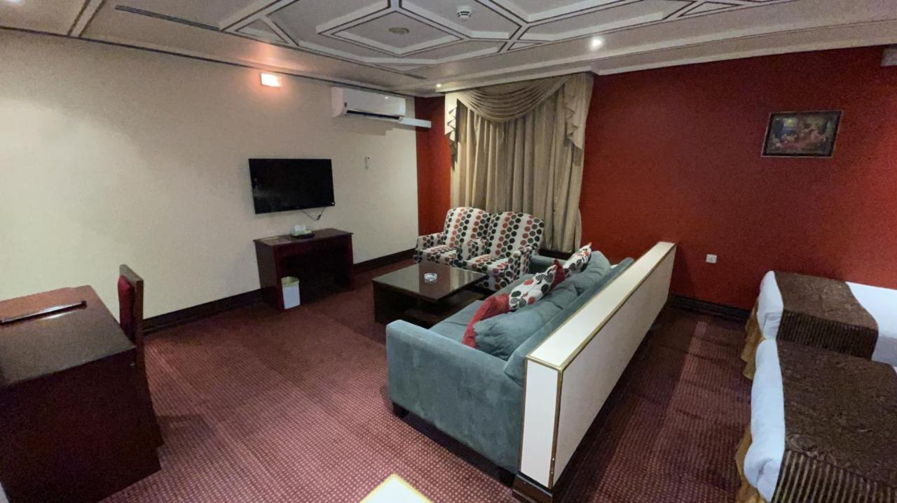 Al Mansour Grand Hotel Ḩafar al Bāţin エクステリア 写真
